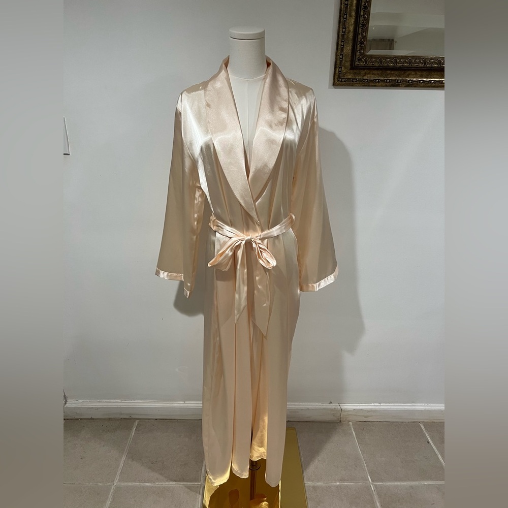 Jones New York Cream Satin Robe